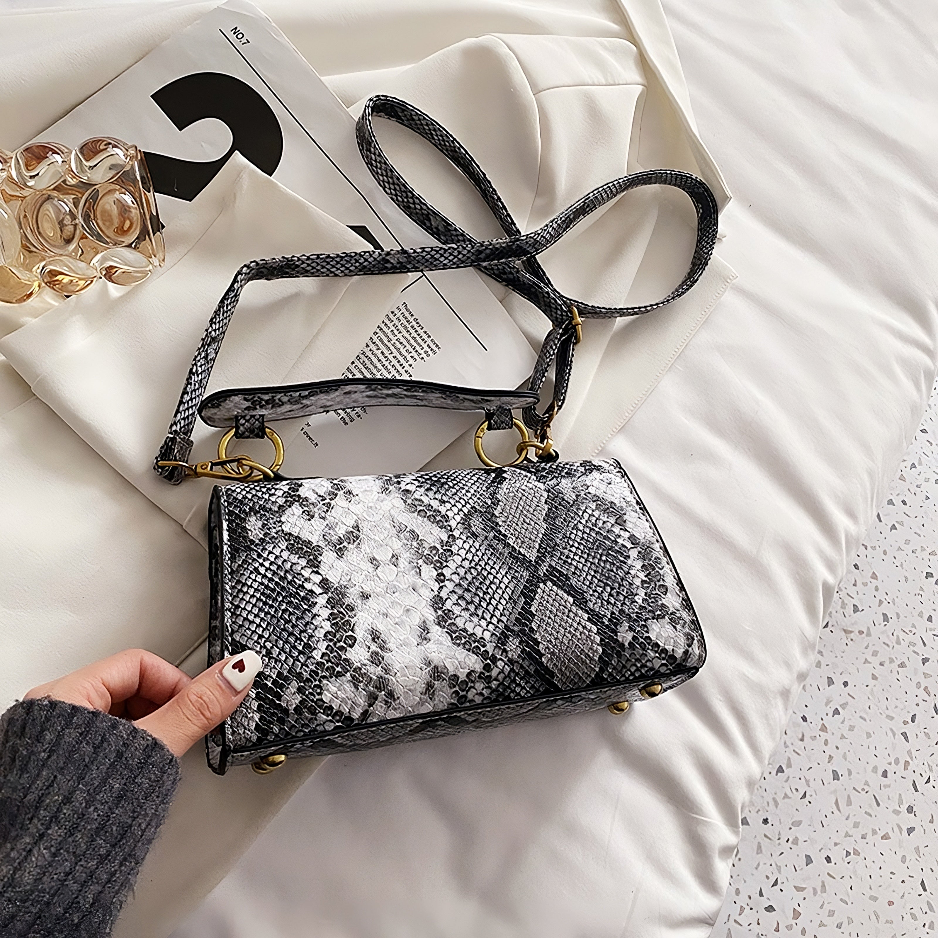 Chic Snake Print Crossbody Bag with Gold Lock – Stylish Faux Leather Shoulder Purse for Women