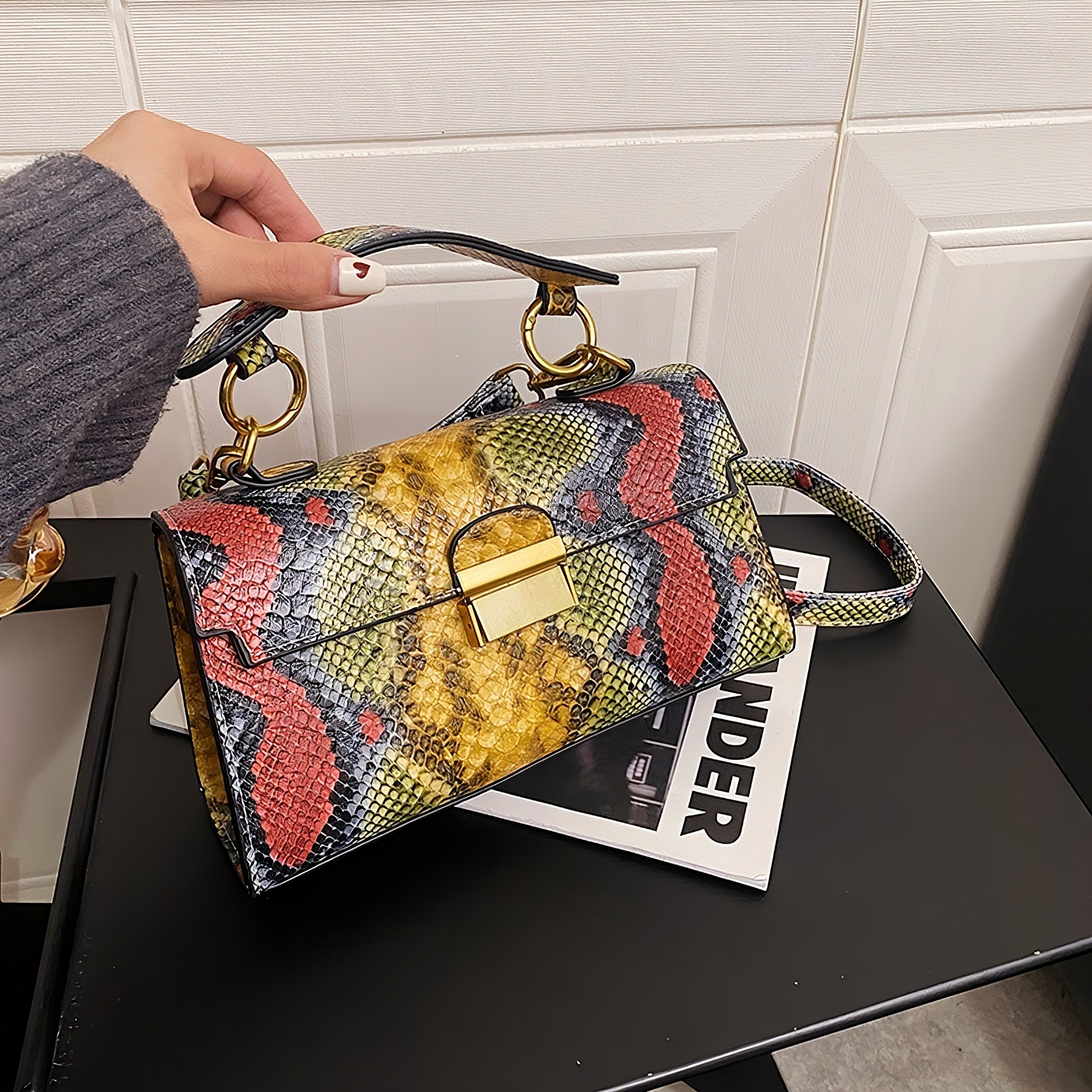 Chic Snake Print Crossbody Bag with Gold Lock – Stylish Faux Leather Shoulder Purse for Women