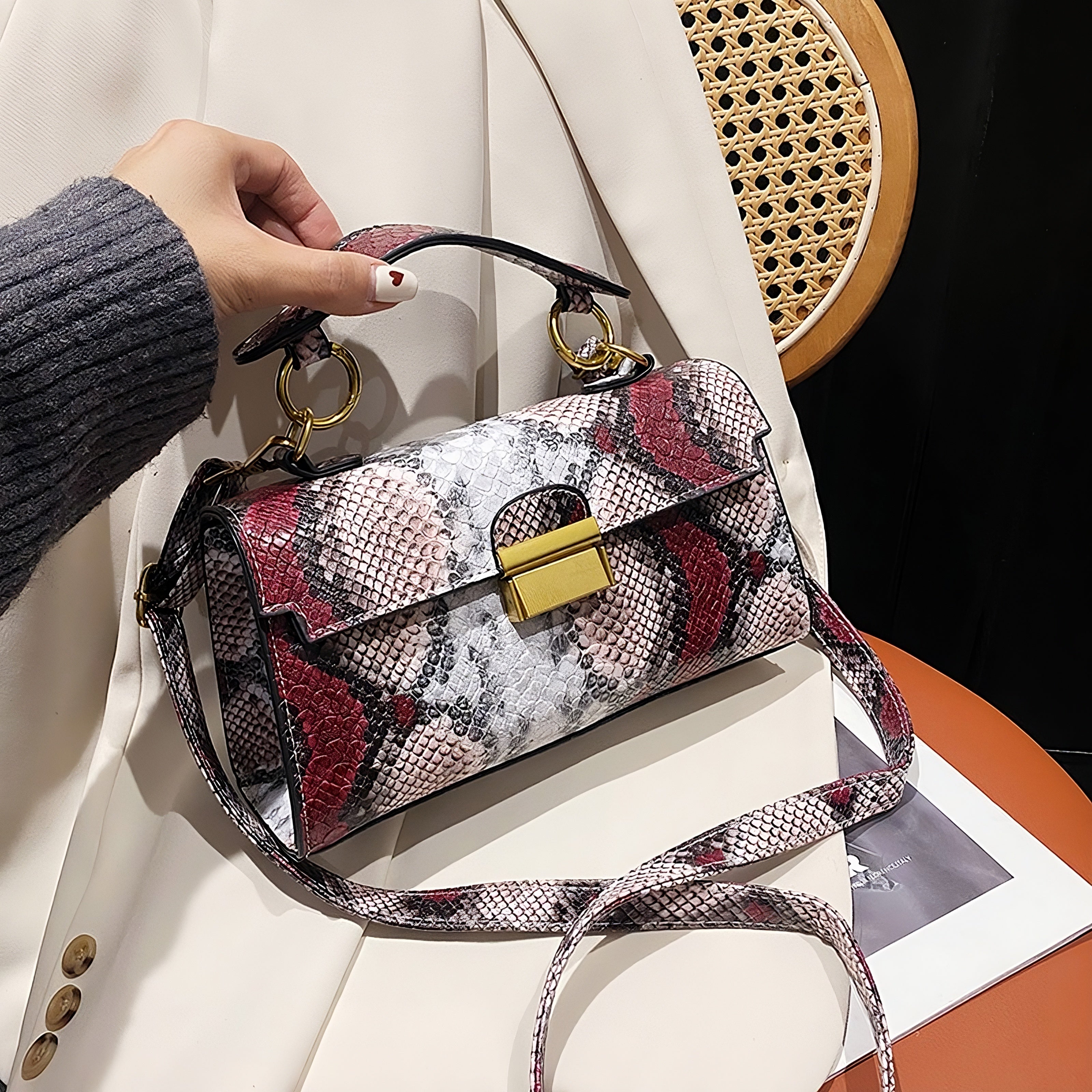 Chic Snake Print Crossbody Bag with Gold Lock – Stylish Faux Leather Shoulder Purse for Women