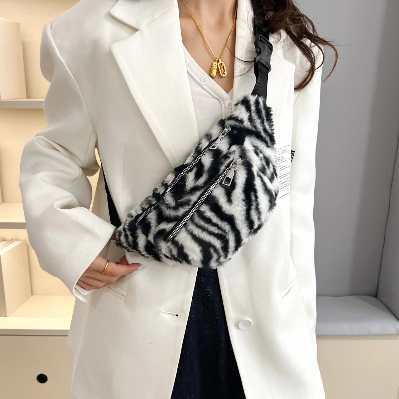 2025 Winter Plush Waist Bags for Women Fashion Leopard Pattern Chest Bag Double Zipper Belt Bags Female Banana Hip Purse