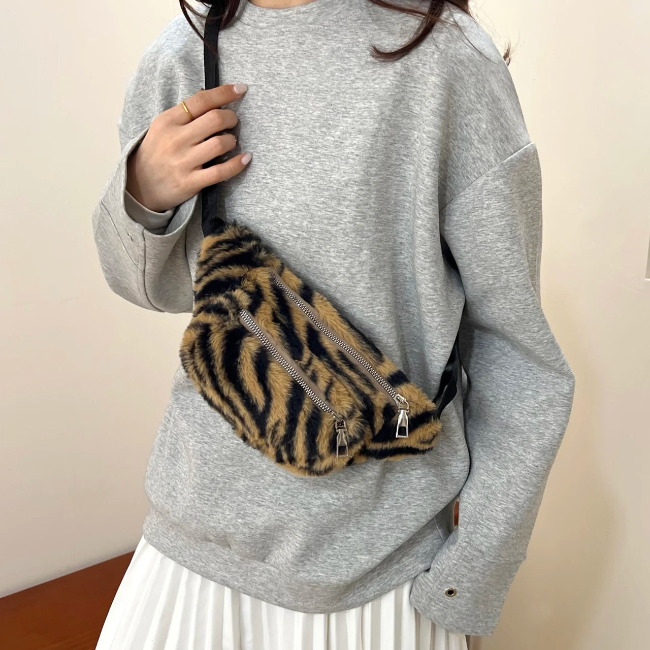 2025 Winter Plush Waist Bags for Women Fashion Leopard Pattern Chest Bag Double Zipper Belt Bags Female Banana Hip Purse