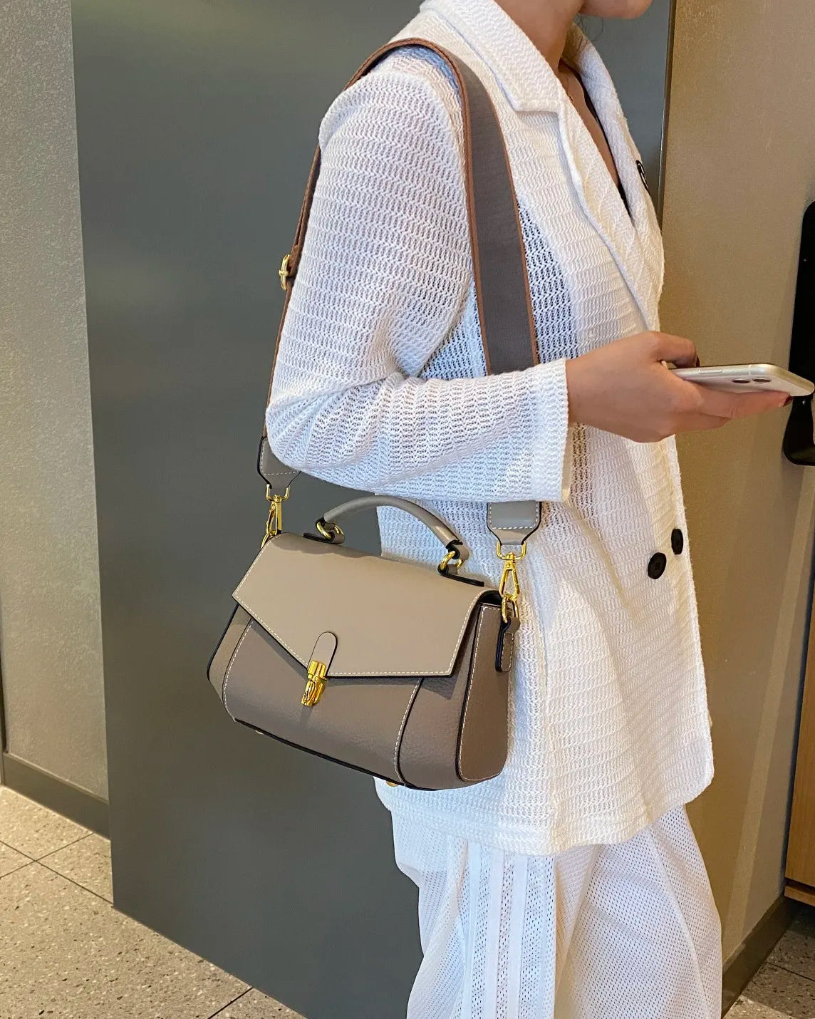 Trendy Genuine Leather Messenger Bag - High-Quality Cowhide Shoulder Bag for Women