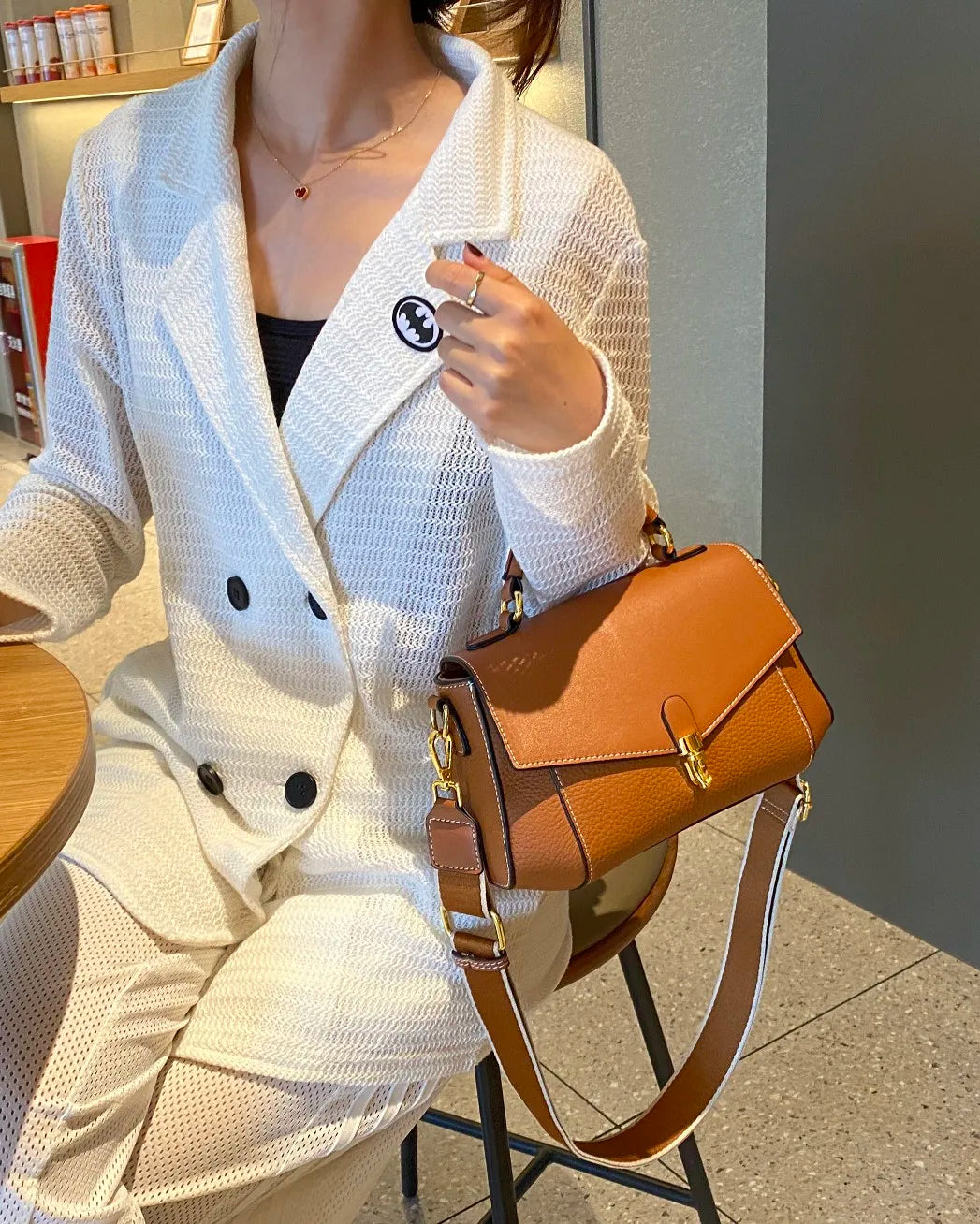 Trendy Genuine Leather Messenger Bag - High-Quality Cowhide Shoulder Bag for Women